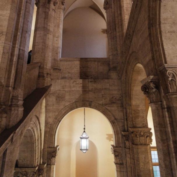 Salvare la Bellezza: Palazzo Venezia tra Guerre e Rinascita