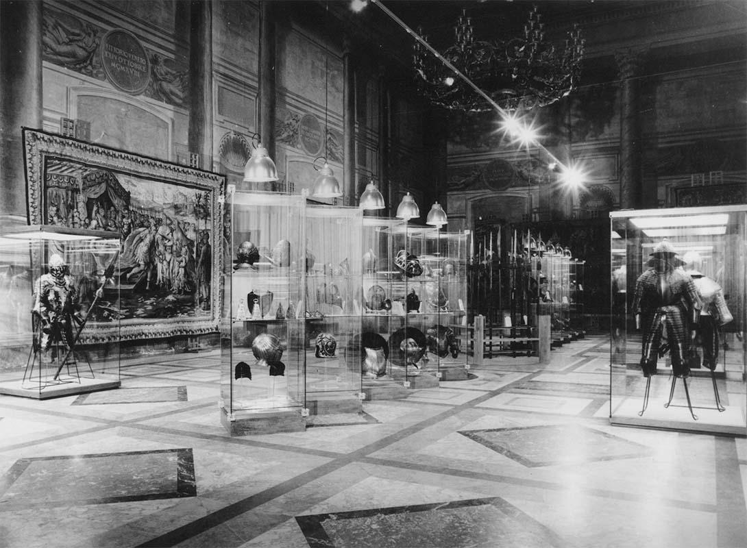 Display in the Odescalchi armoury as curated by Nolfo di Carpegna, in the Sala del Concistoro (Hall of the Council), Palazzo Venezia
