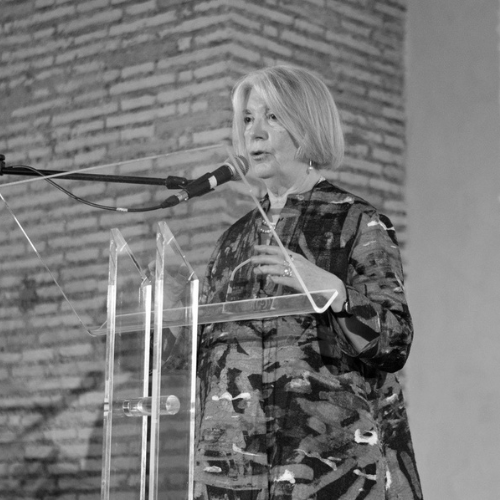 Claudia Conforti - Università degli Studi di Roma “Tor Vergata”

 

Claudia Conforti, emiliana di Fidenza, è stata cattedratica di Storia dell'architettura nel Dipartimento di Ingegneria dell’Impresa dell’Università di Roma Tor Vergata. Ha insegnato all'Università di Firenze, di Paris - La Villette e dell'Aquila. È membro dell'Accademia Nazionale di San Luca e accademico d’onore dell’Accademia di Belle Arti di Perugia; fa parte del comitato scientifico delle riviste “Casabella”, “Rassegna di Architettura e Urbanistica”, “ArtItalies” (Paris), “Abaton” (Madrid), “Città e Storia”.

I suoi studi sono rivolti all'architettura moderna e contemporanea, alla costruzione, alla città e alla società: temi ai quali ha dedicato numerose pubblicazioni, articoli, monografie, mostre, conferenze e convegni.  
