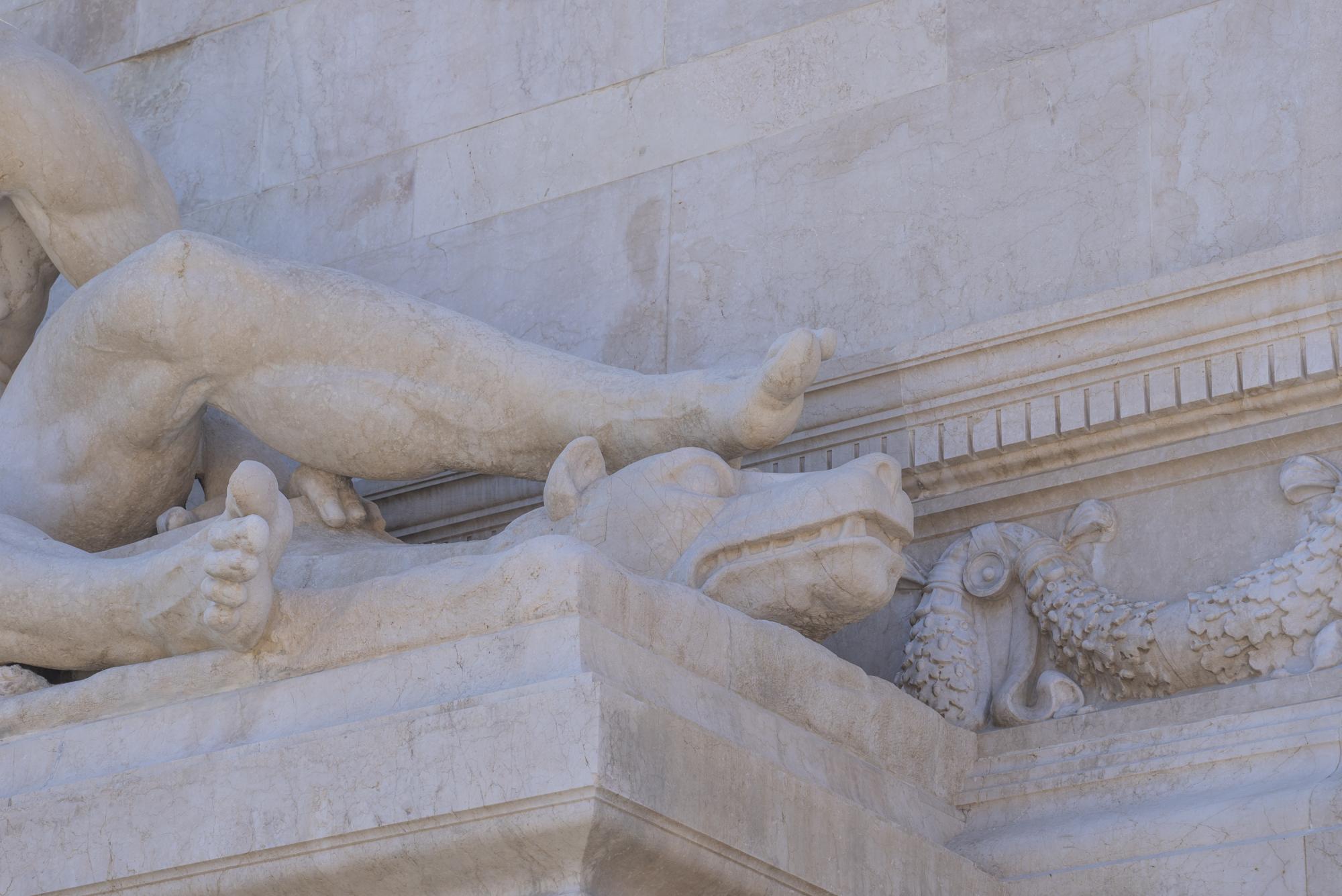 The Il Mar Tirreno fountain after the completion of restoration work.
