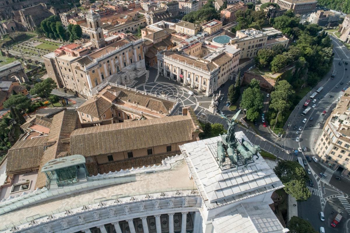 Veduta aerea della Terrazza Italia e del Campidoglio
