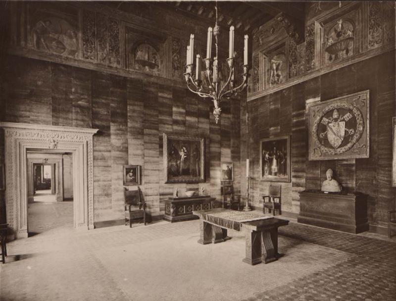 Appartamento Barbo, veduta della sala dei Paramenti o delle Fatiche d'Ercole nell'allestimento Hermanin del 1929
