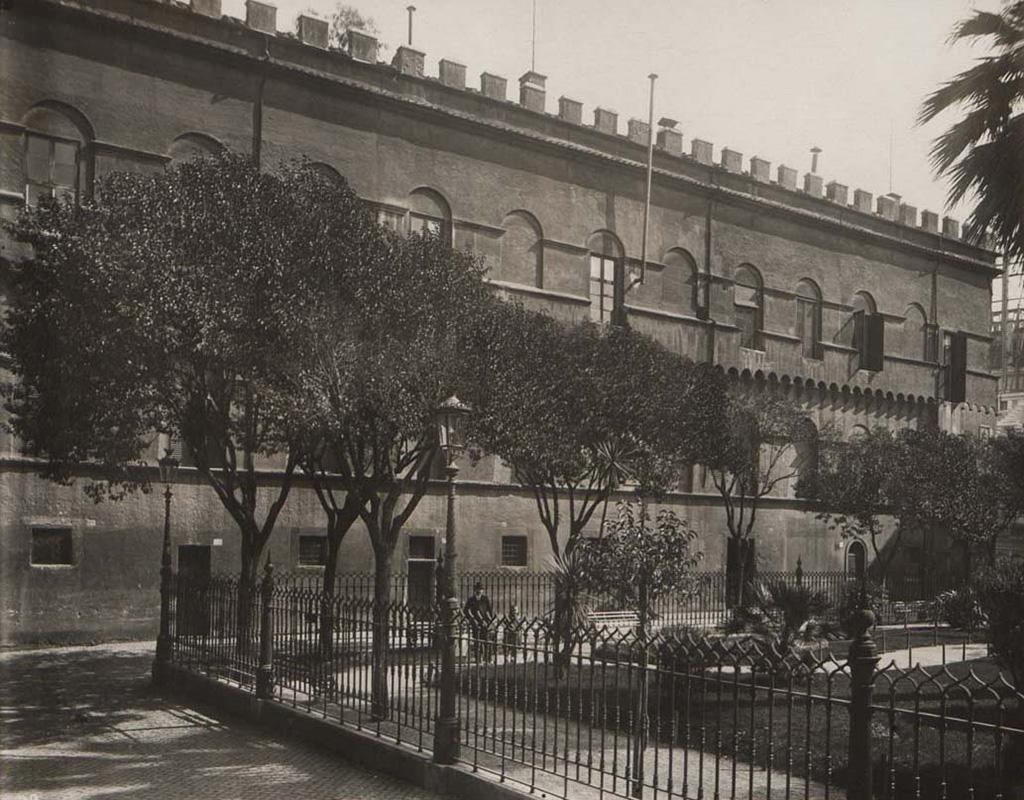 Il Palazzetto con il giardino di piazza San Marco prima dei lavori di spostamento, ante 1910
