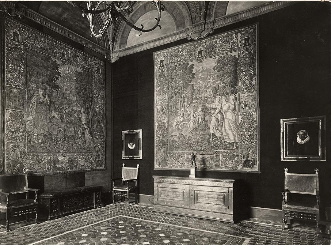 Appartamento Cybo, veduta della sala degli Arazzi