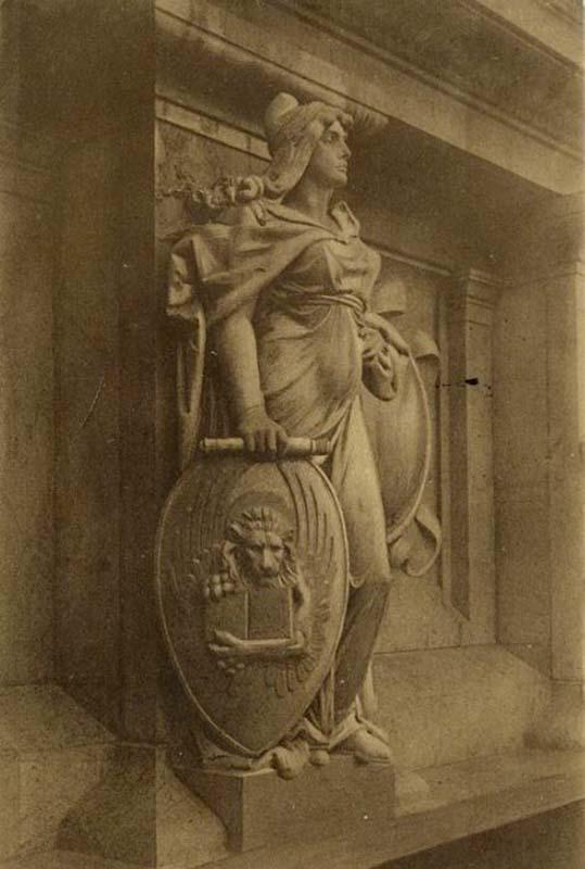 Il Veneto di Paolo Bartolini nel 1915 per il Ciclo delle Regioni posto sull'attico di coronamento del Sommoportico

