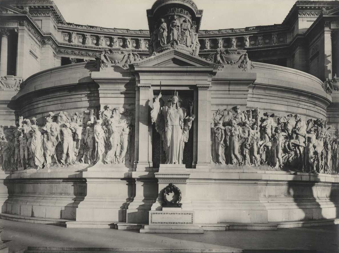 The central part of the Vittoriano: the Altar of the Fatherland with the lateral friezes and, at the centre, the goddess Rome, modelled after a sculpture by Angelo Zanelli, and the Tomb of the Unknown Soldier  
