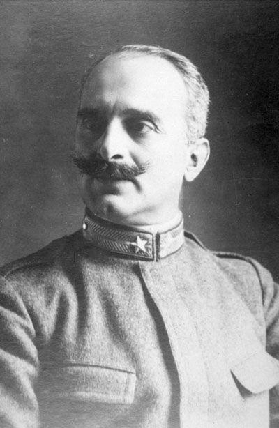 Ritratto del colonnello Giulio Douhet, che propose di erigere un monumento in onore dell’eroismo collettivo ed associare tale memoria con la tumulazione di un soldato sconosciuto