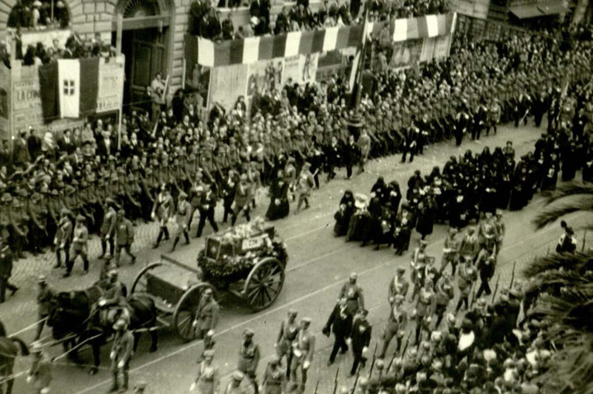 After the ceremony at the Basilica of Santa Maria degli Angeli (Saint Mary of the Angels), the remains of the Unknown Soldier were placed on the gun mount of a cannon drawn by horses and transported from Termini Station down Via Nazionale, followed by a procession of veterans and a large emotion-laden crowd
