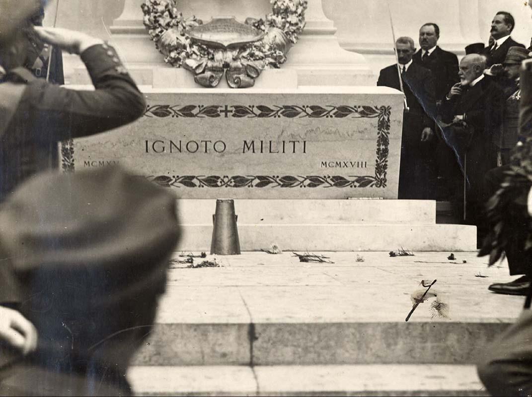 The First World War and the Tomb of the Unknown Soldier