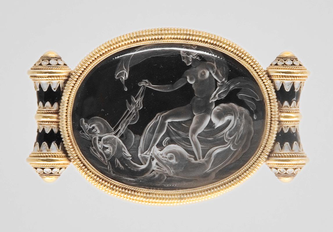 Spilla-cammeo con Venere marina della collezione Castellani presso il Museo Nazionale Etrusco di Villa Giulia a Roma
