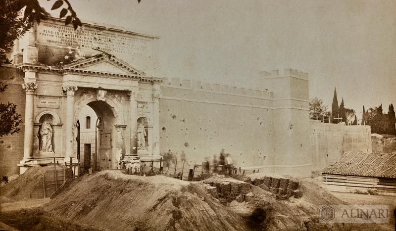 La presa di Roma, nota anche come la Breccia di Porta Pia: un tratto delle Mura Aureliane dopo il cannoneggiamento che segnò la fine dello Stato Pontificio
