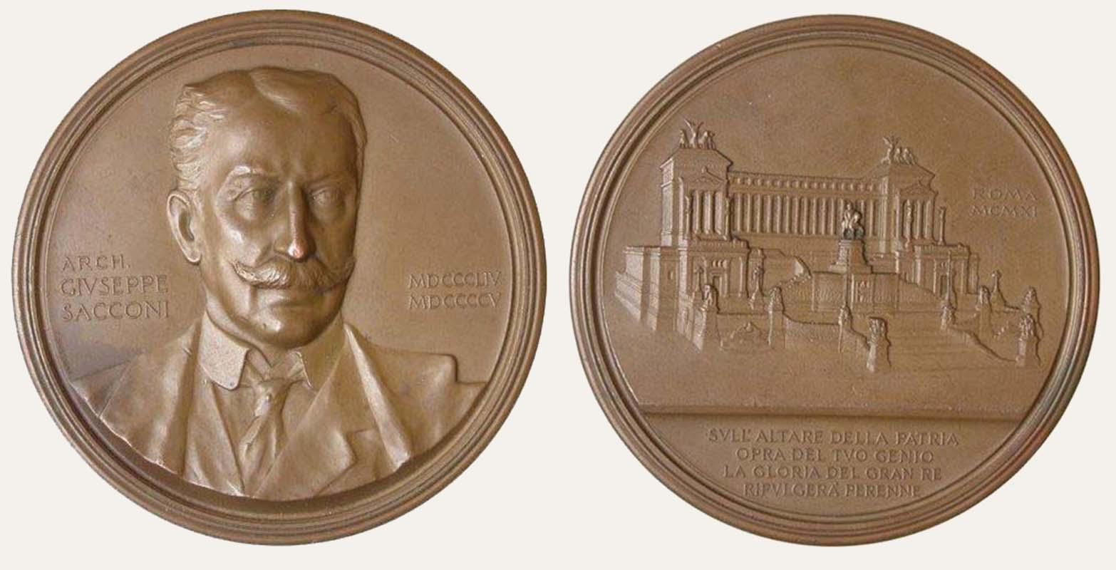 Medaglia commemorativa con il ritratto dell'architetto Giuseppe Sacconi (recto) e il Monumento a Vittorio Emanuele II (verso), coniata nel 1911
