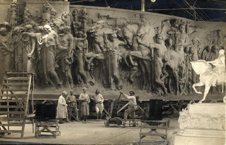 Sculptor Angelo Zanelli, after the final victory, at work on the frieze of the Altar of the Fatherland
