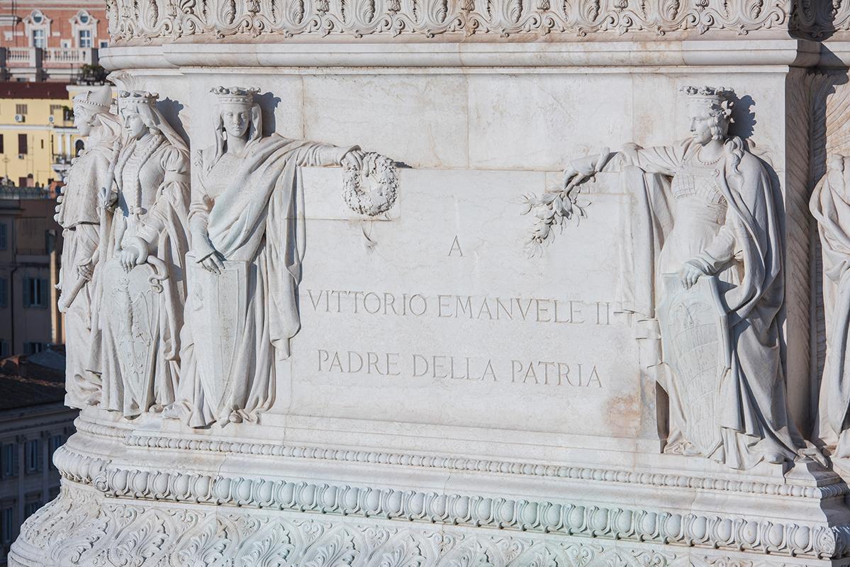 Basamento della statua di Vittorio Emanuele II a cavallo 