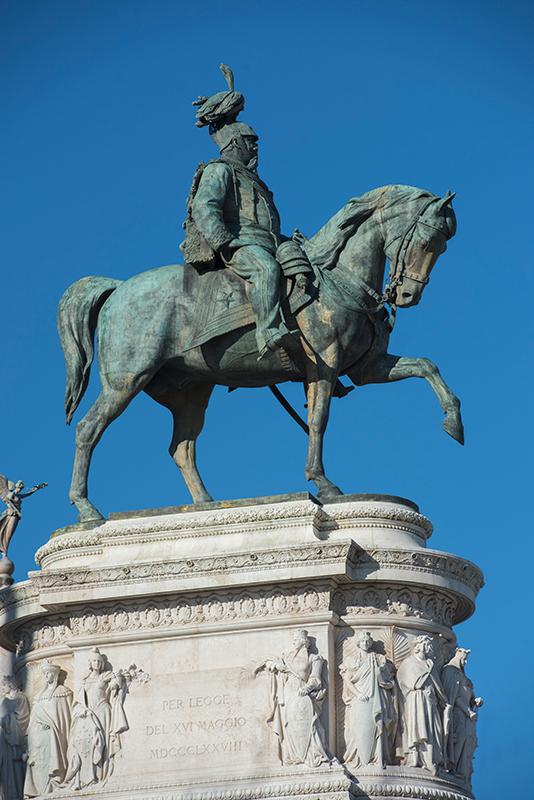 Basamento della statua di Vittorio Emanuele II a cavallo 