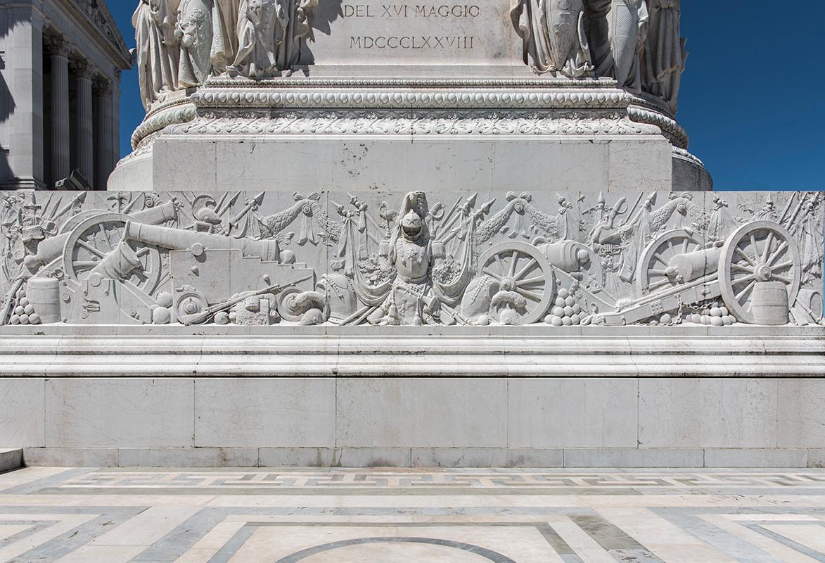 Basamento della statua di Vittorio Emanuele II a cavallo 