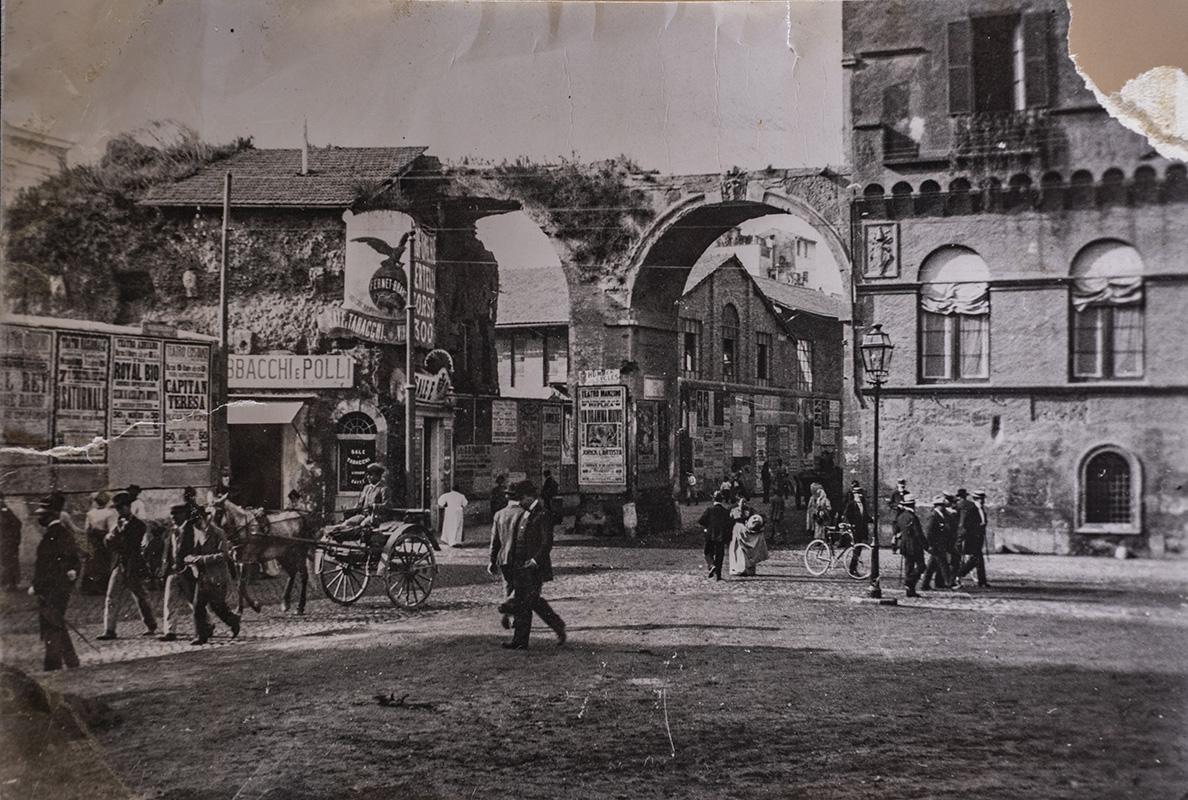 The initial portion of the Passageway of Paul III, partially demolished, in 1906