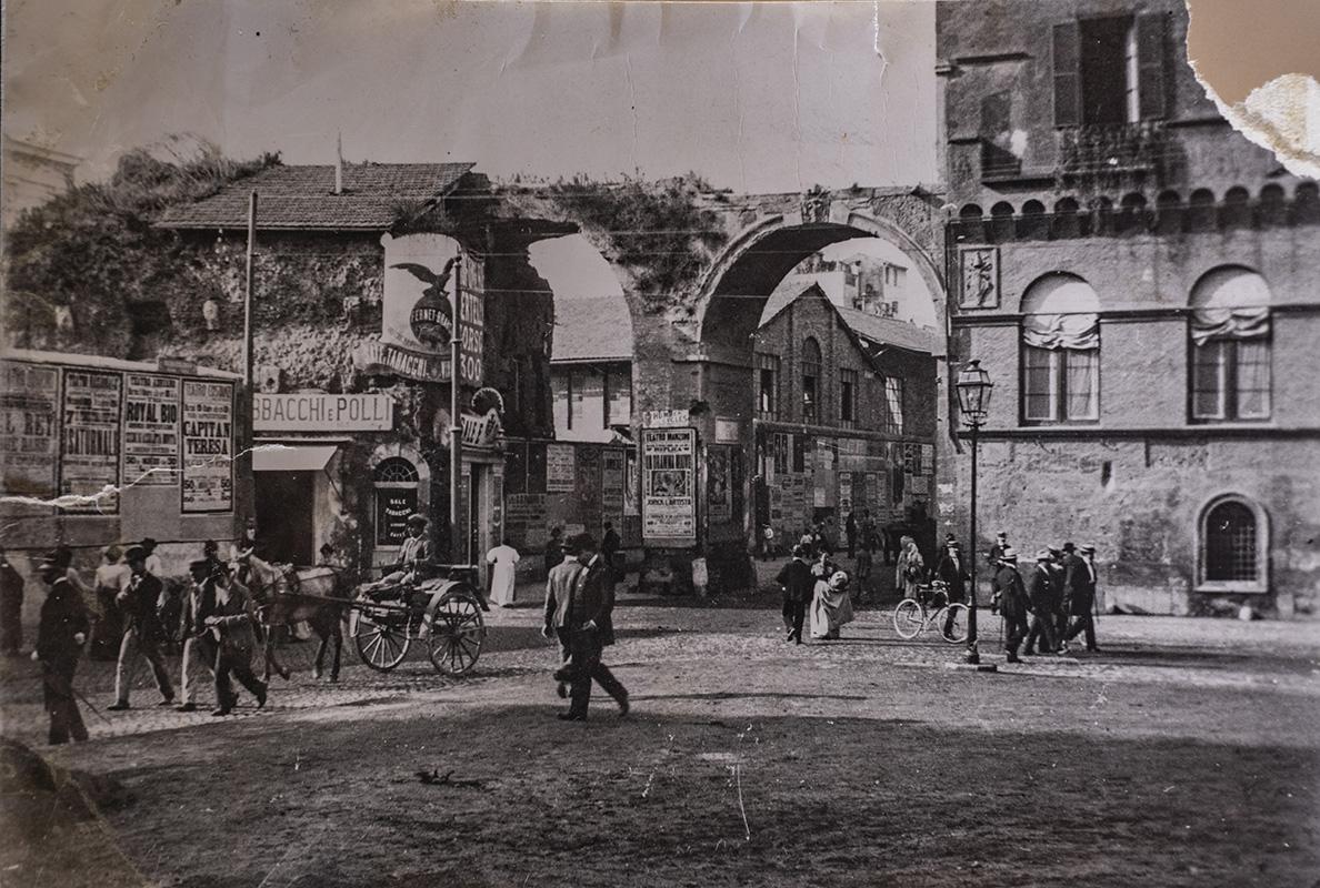 Il tratto iniziale del Passetto di papa Paolo III, parzialmente demolito, nel 1906