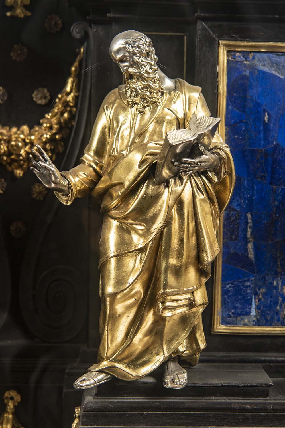 The portable altar by Jacob Cobaert with the Crucifix from the atelier of Gian Lorenzo Bernini