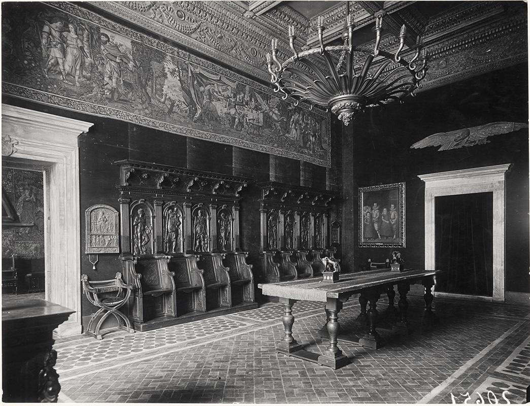 Appartamento Cybo, veduta della sala dell'Aquila nell'allestimento del 1936