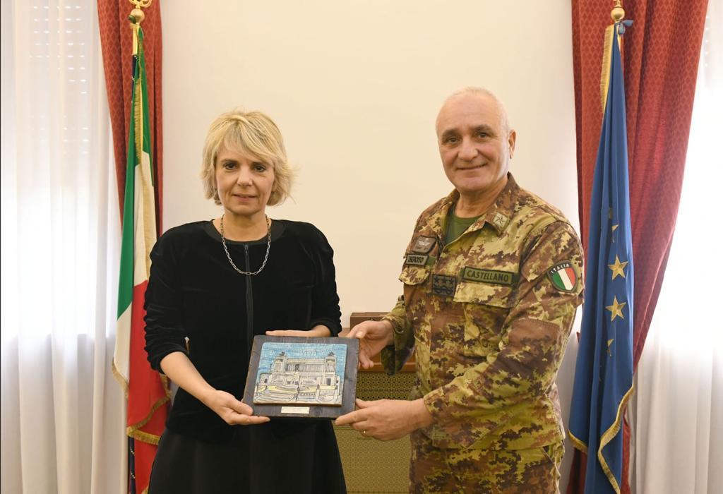 La direttrice del VIVE Edith Gabrielli in visita al Comando Militare della Capitale