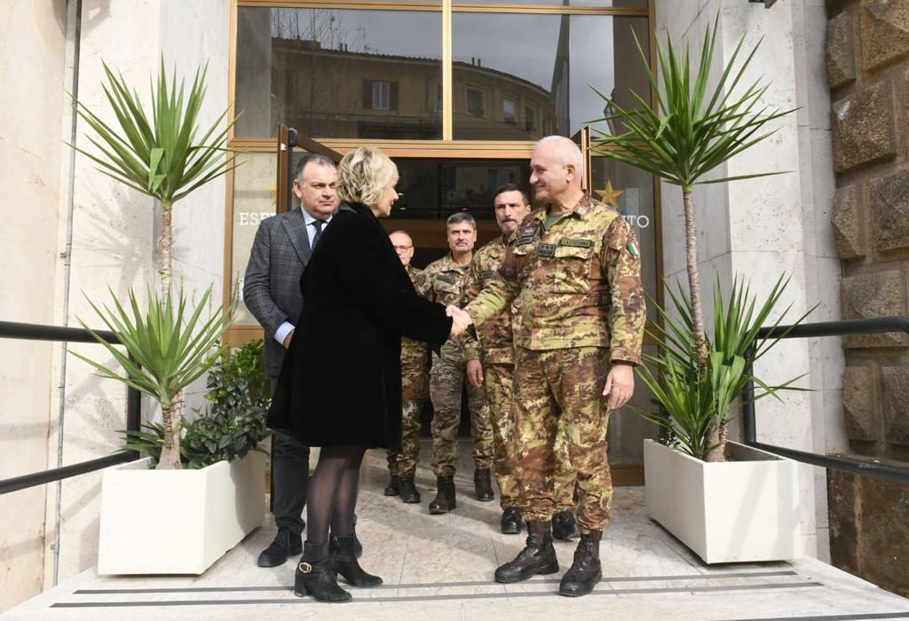 La direttrice del VIVE Edith Gabrielli in visita al Comando Militare della Capitale