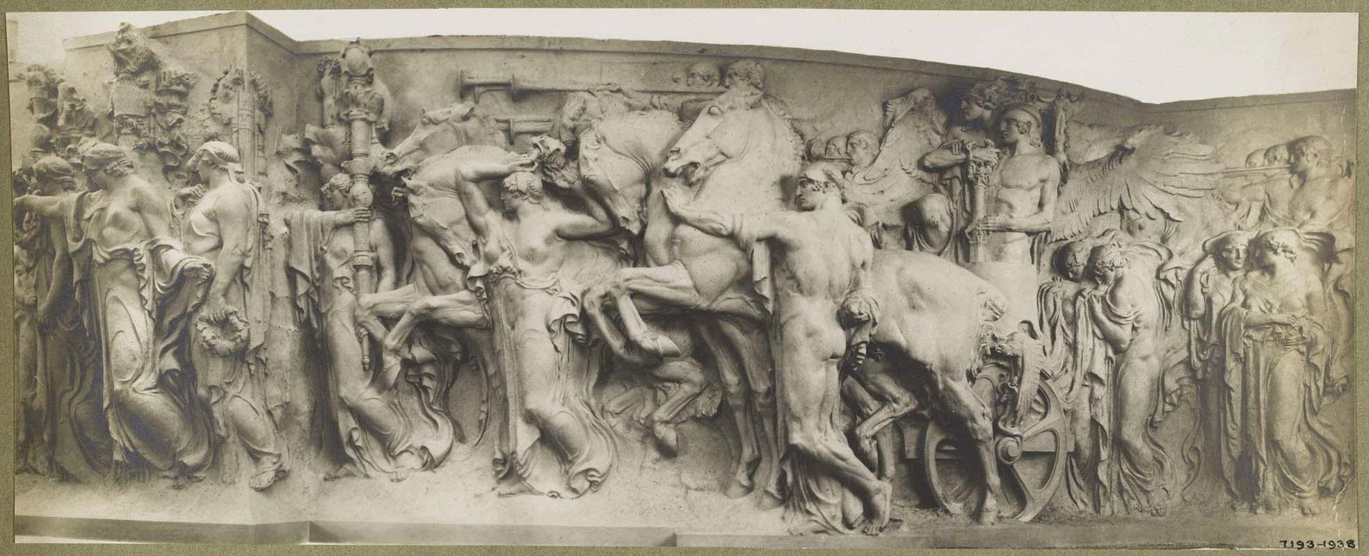 Bozzetto in gesso del fregio con il Trionfo dell'Amor Patrio o l'Amor Patrio che combatte e vince di Angelo Zanelli per l'Altare della Patria
