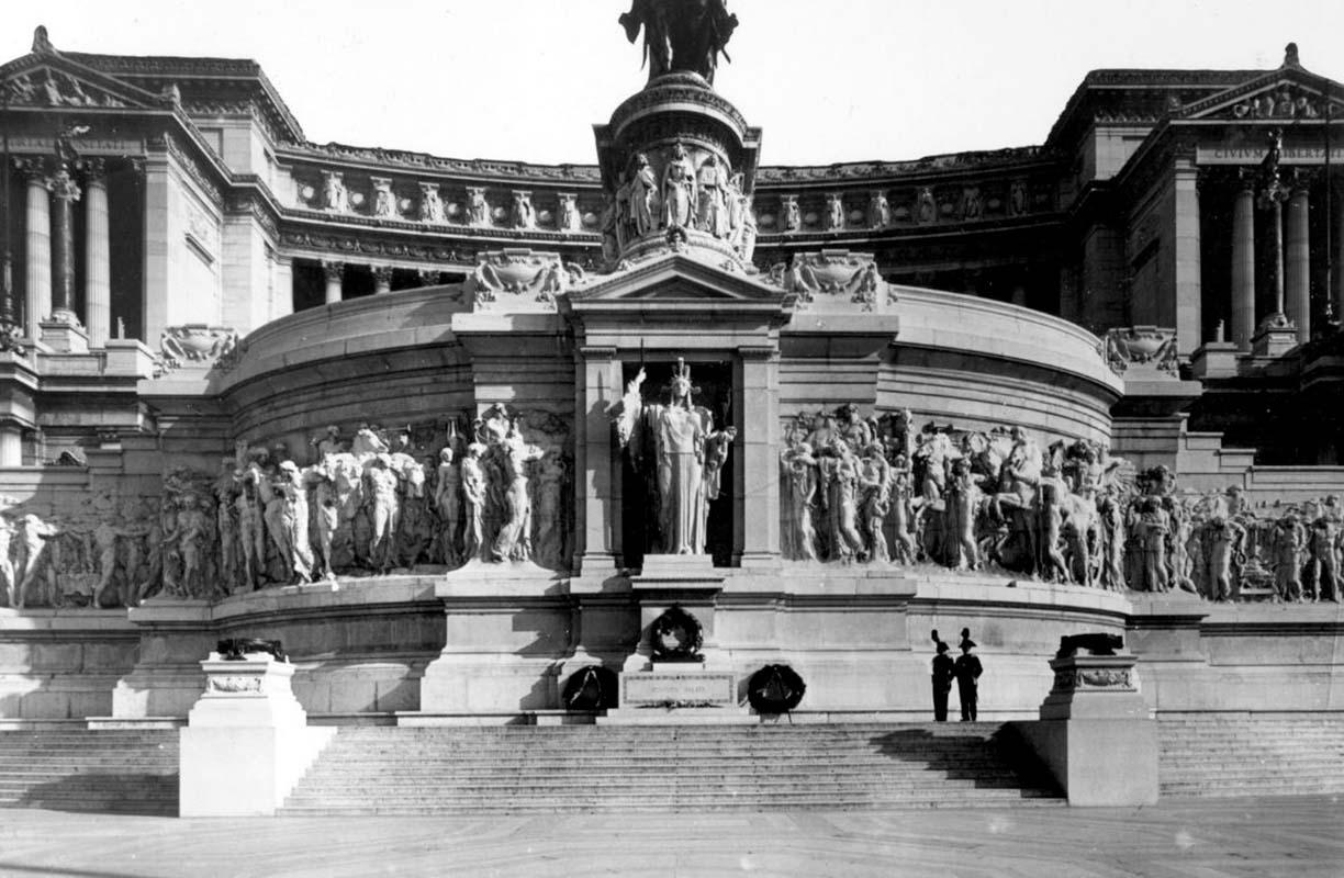 Altar of the Fatherland with the Tomb of the Unknown Soldier at the centre, 1920s
