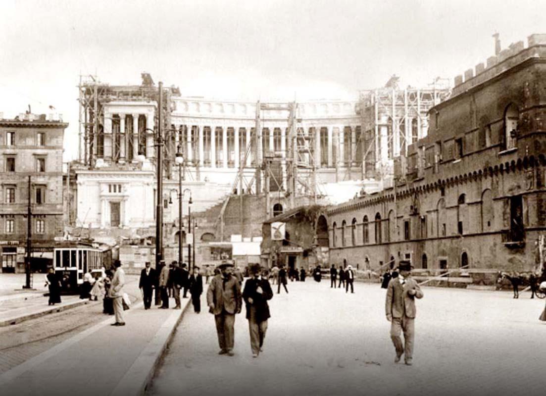 View of the Vittoriano during its construction from the present-day Via del Corso: at right is the Palazzetto Venezia being demolished
