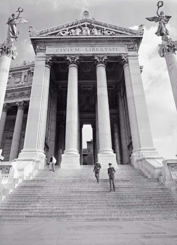 Veduta del propileo della Libertà del Monumento a Vittorio Emanuele II
