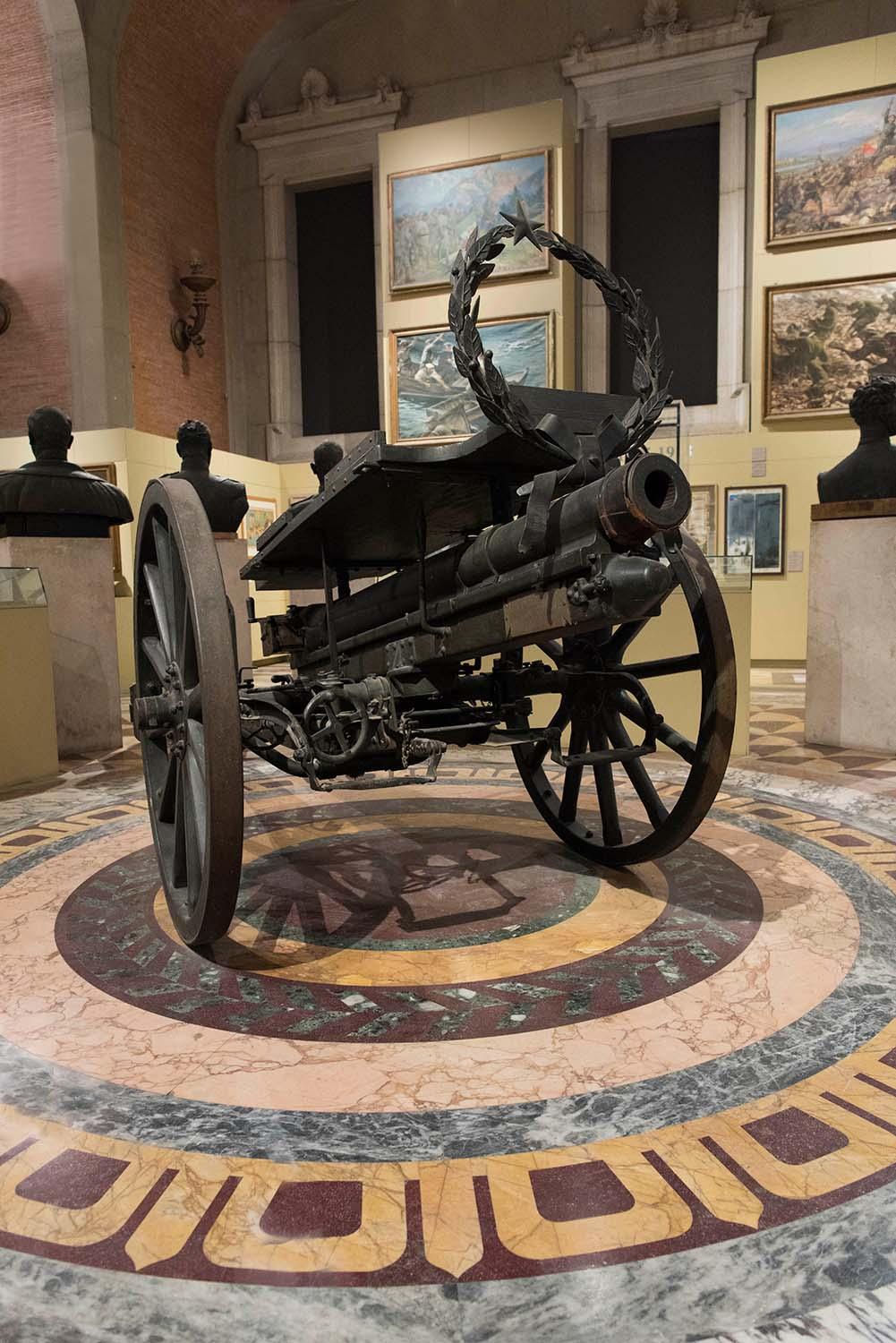 Affusto di cannone utilizzato per il trasporto del Milite Ignoto nel 1921