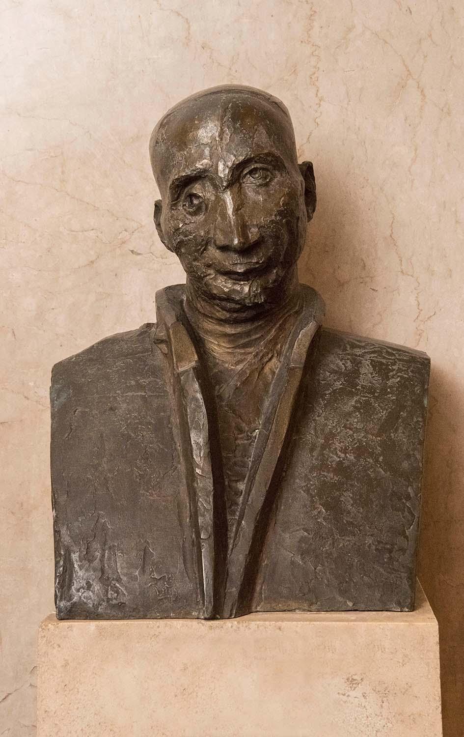 Bust of Gaetano Carolei, Gold Medal of Military Valour recipient, by Roberto Melli
