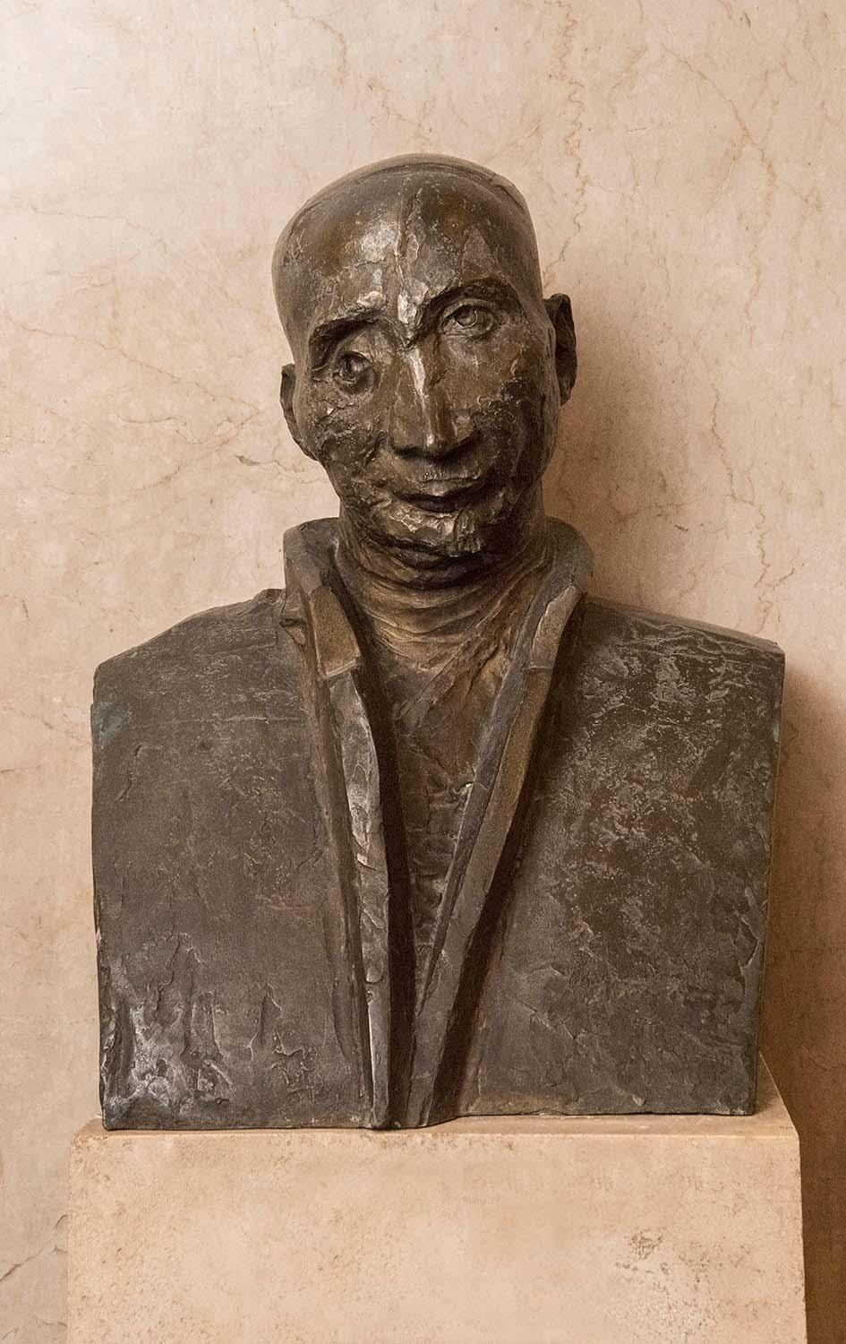 Busto della Medaglia d'oro Gaetano Carolei di Roberto Melli
