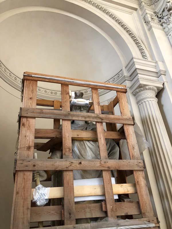 Il trasporto di una delle statue in gesso del Vittoriano
