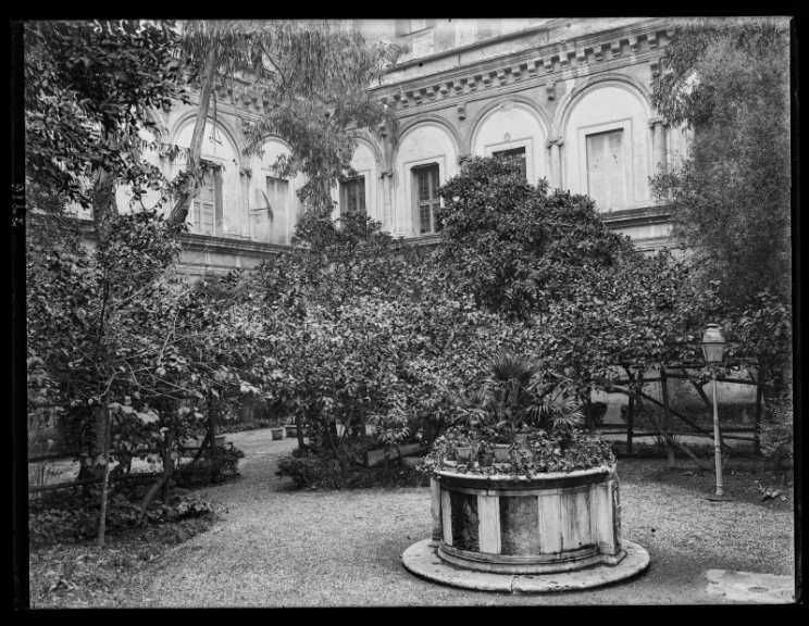 ICCD – Gabinetto Fotografico Nazionale,&nbsp;Direzione Giovanni Gargiolli (1895-1913), Lazio, Roma, Palazzi, Palazzo Venezia,&nbsp;Palazzetto Venezia prima della demolizione (1910), E002716