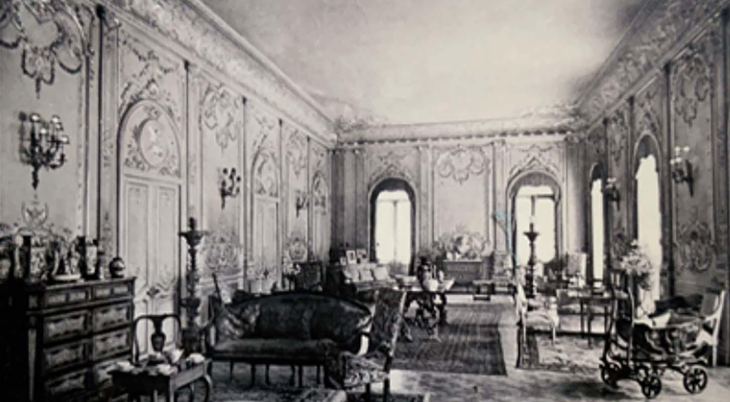 Interni delle grandi sale decorate sontuosamente di Villa Dusmet
