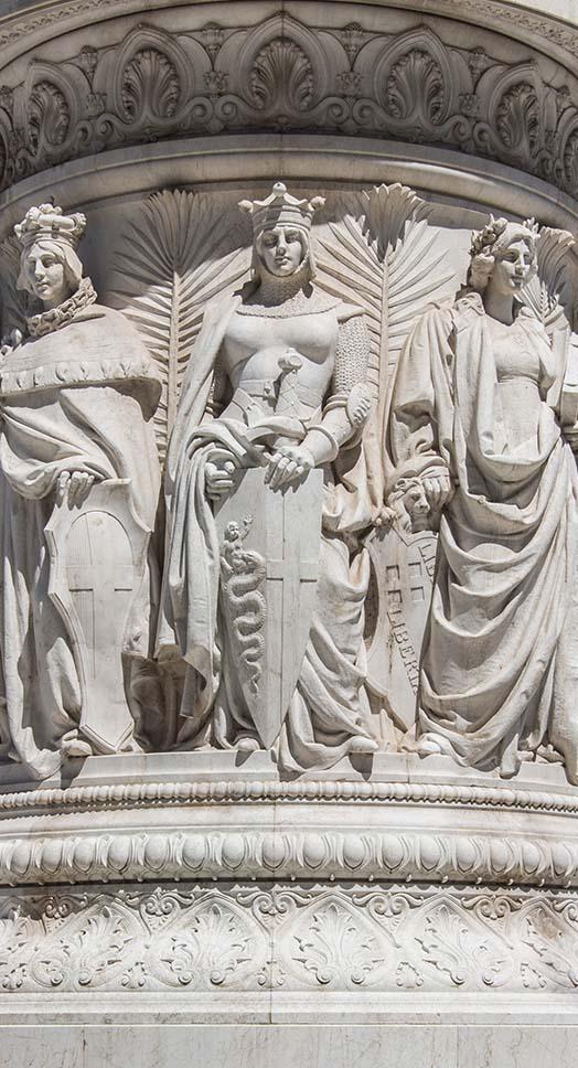 Basamento della statua di Vittorio Emanuele II a cavallo