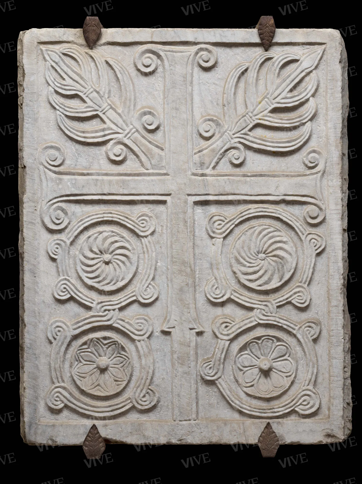 Pluteo con croce astile - ambito romano