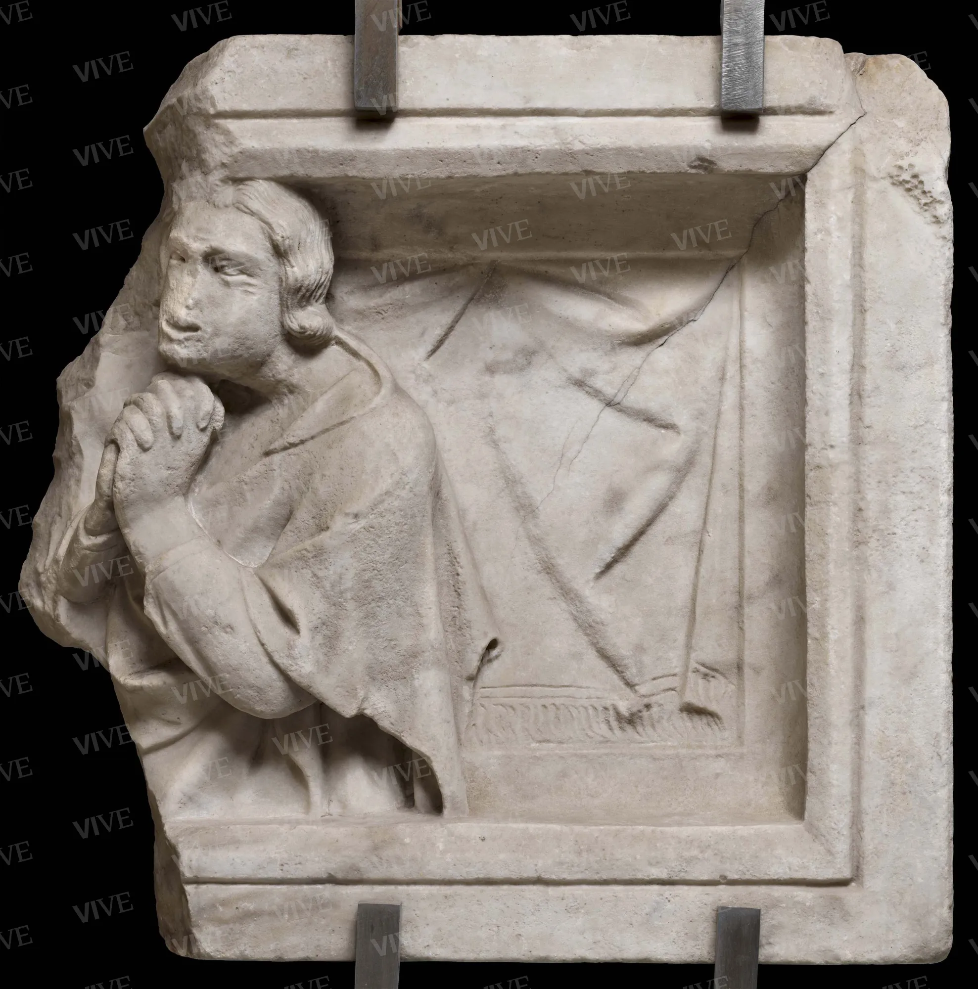 Rilievo frammentario con figura di dolente - Tino di Camaino