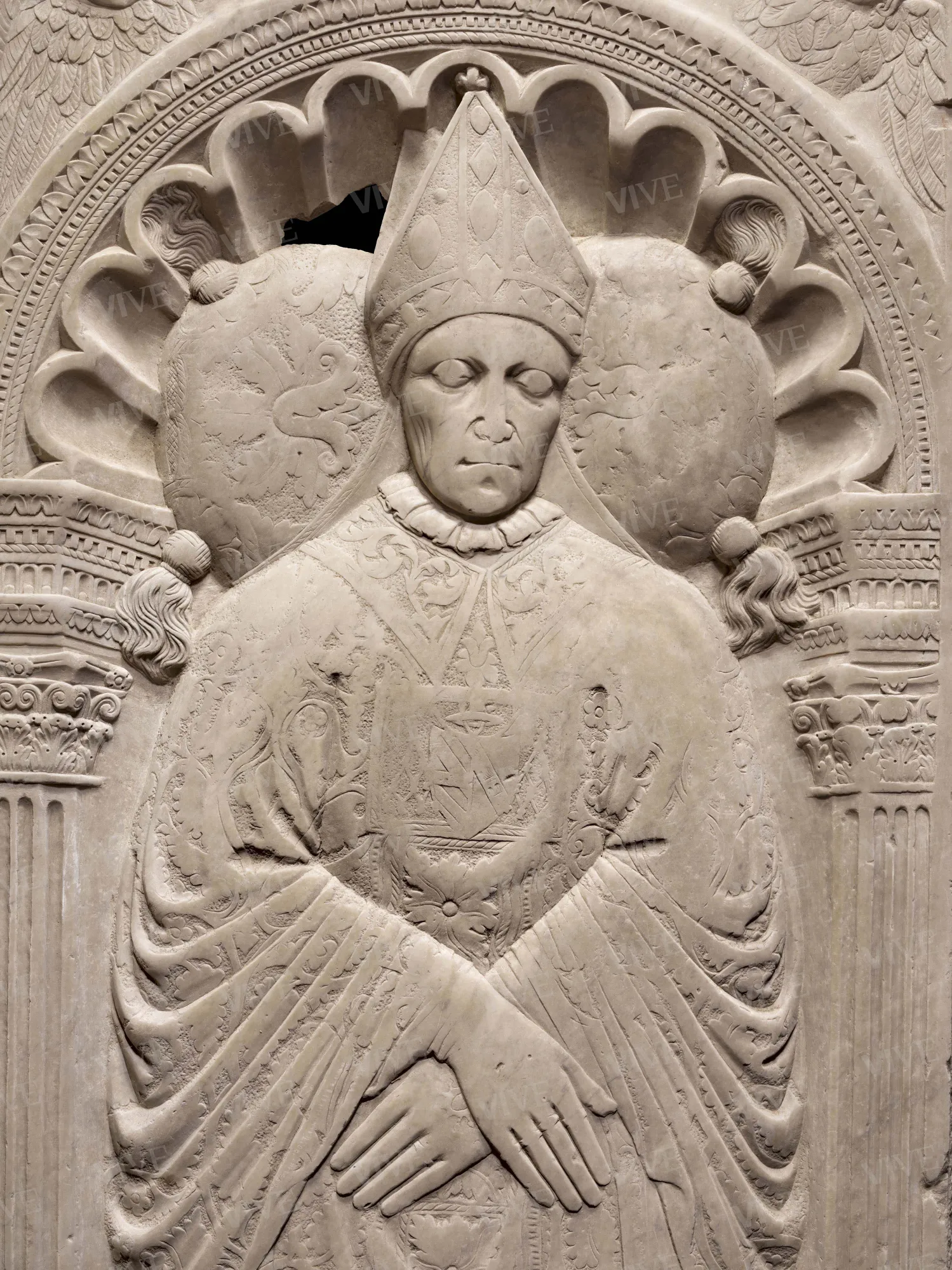 Lastra tombale del cardinale Giovanni Berardi (Giovanni da Tagliacozzo) - Isaia Ganti detto da Pisa
