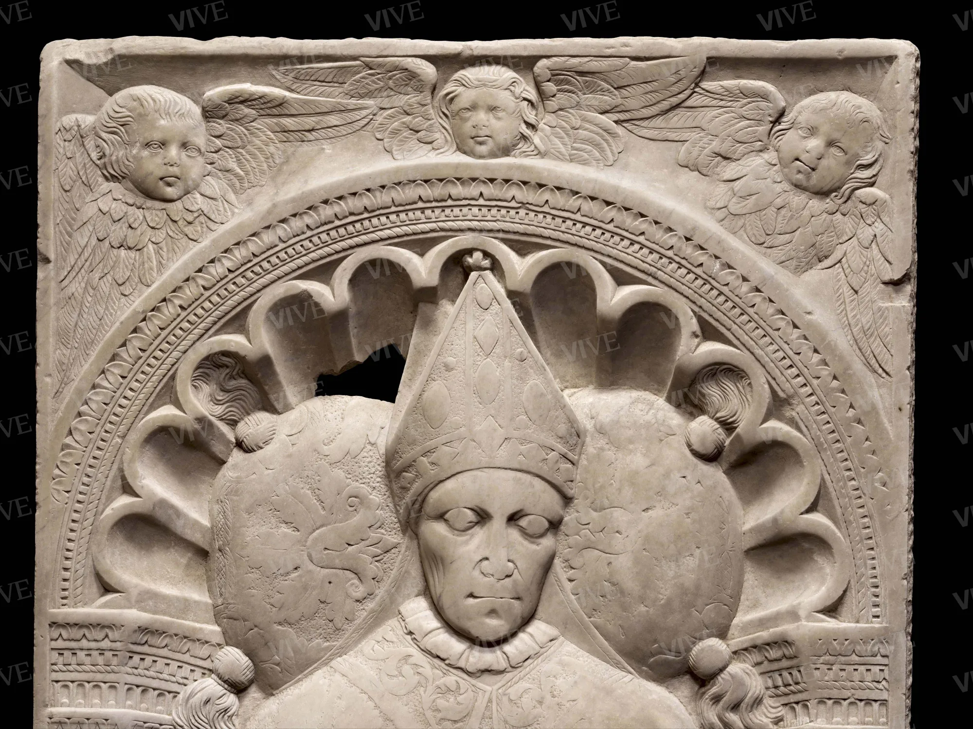 Lastra tombale del cardinale Giovanni Berardi (Giovanni da Tagliacozzo) - Isaia Ganti detto da Pisa