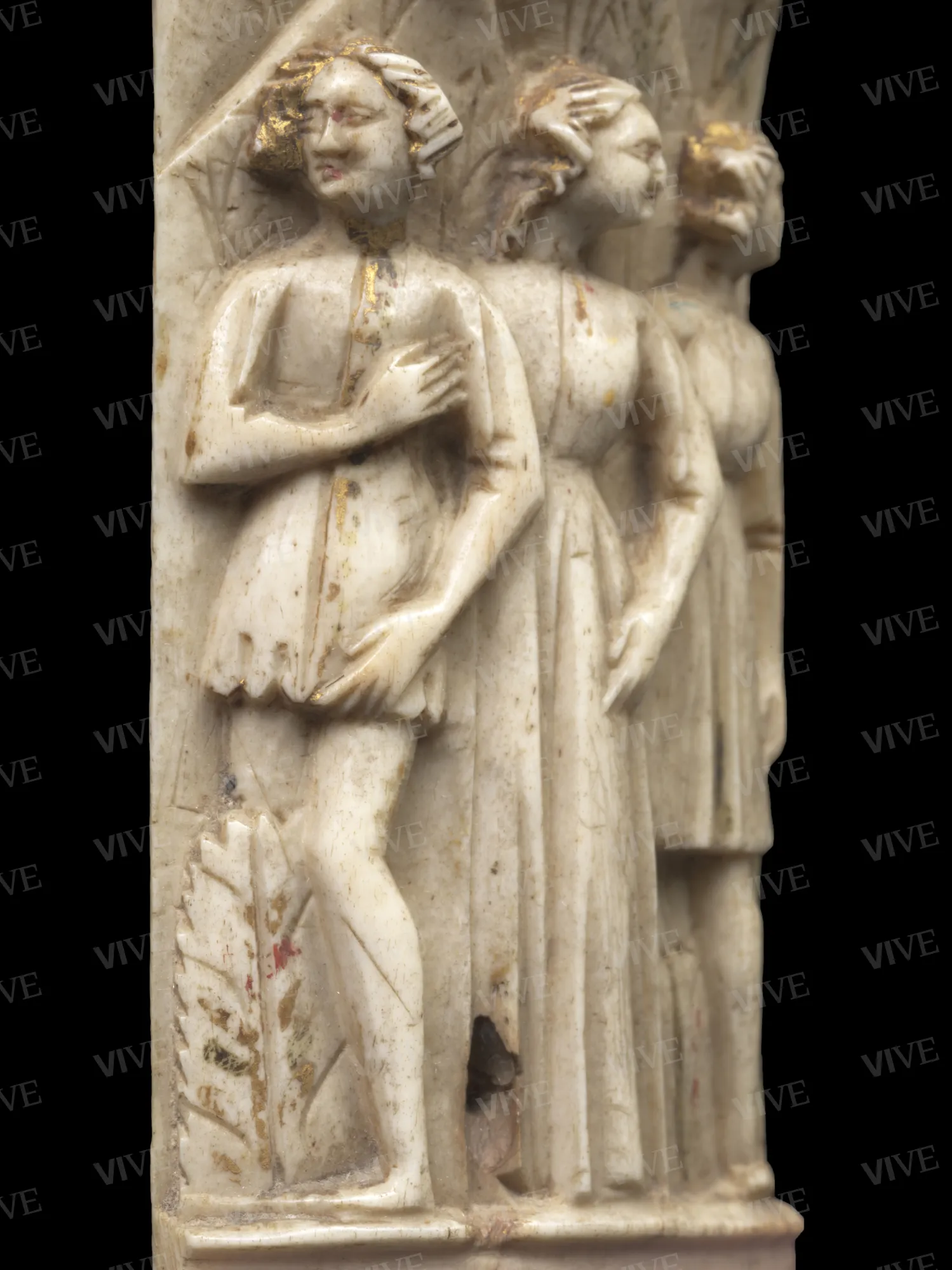 Small plaque from a casket with courtly scenes: three characters  - Baldassarre Ubriachi