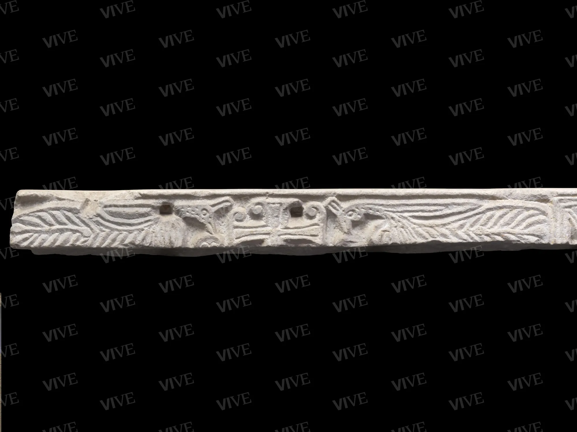 Frammento di architrave con pavoni affrontati - ambito romano
