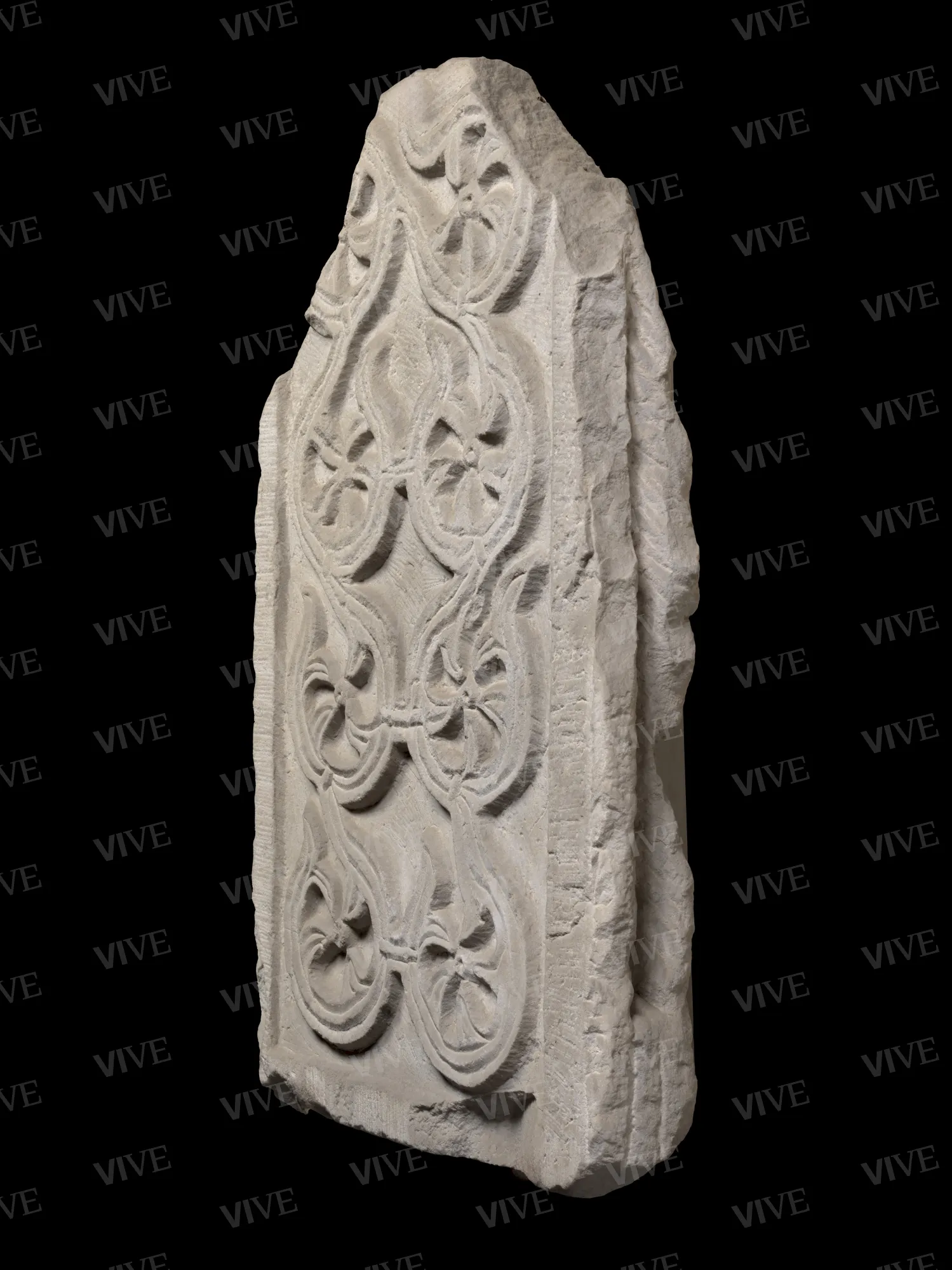Frammento di pluteo con girali a pale d'elica - ambito romano