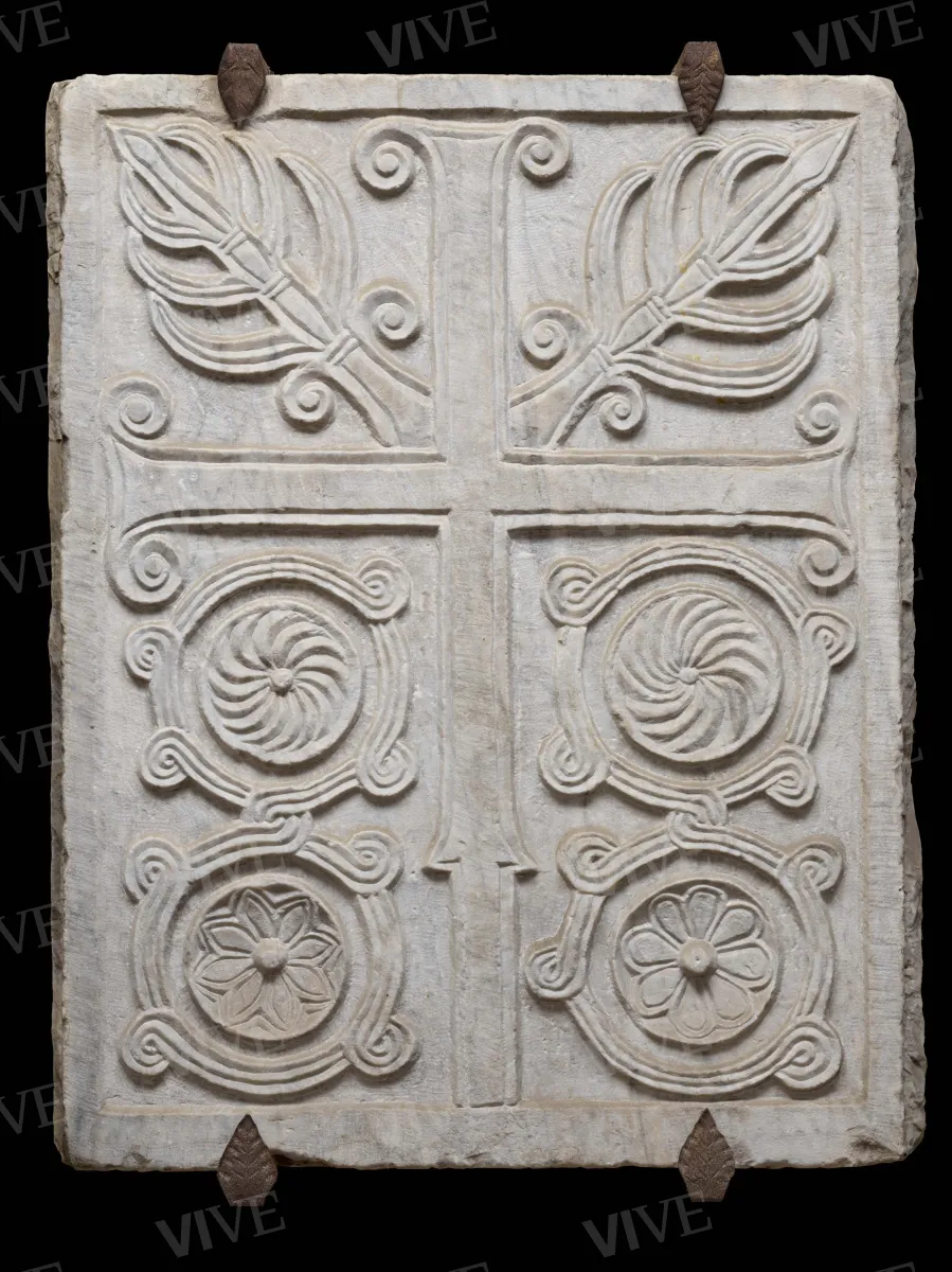 Pluteo con croce astile - ambito romano