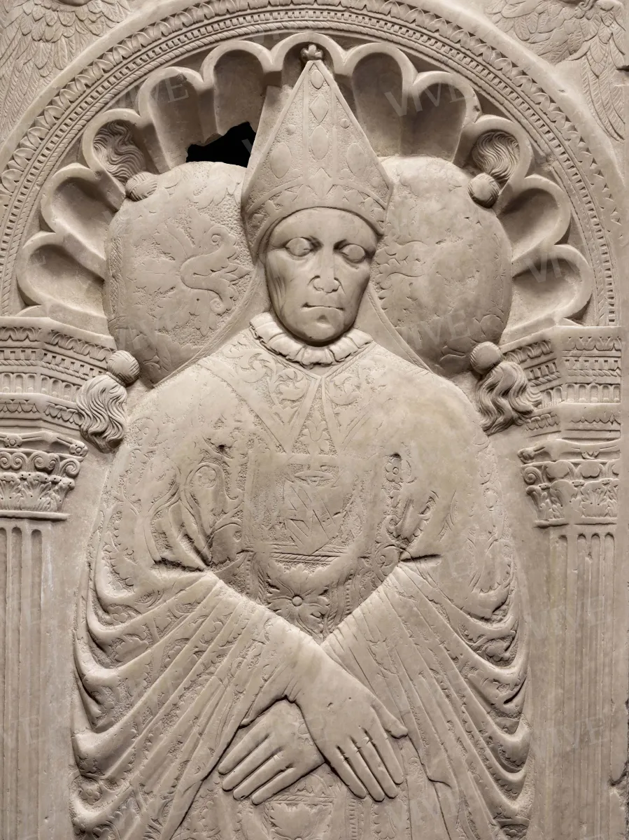 Lastra tombale del cardinale Giovanni Berardi (Giovanni da Tagliacozzo) - Isaia Ganti detto da Pisa