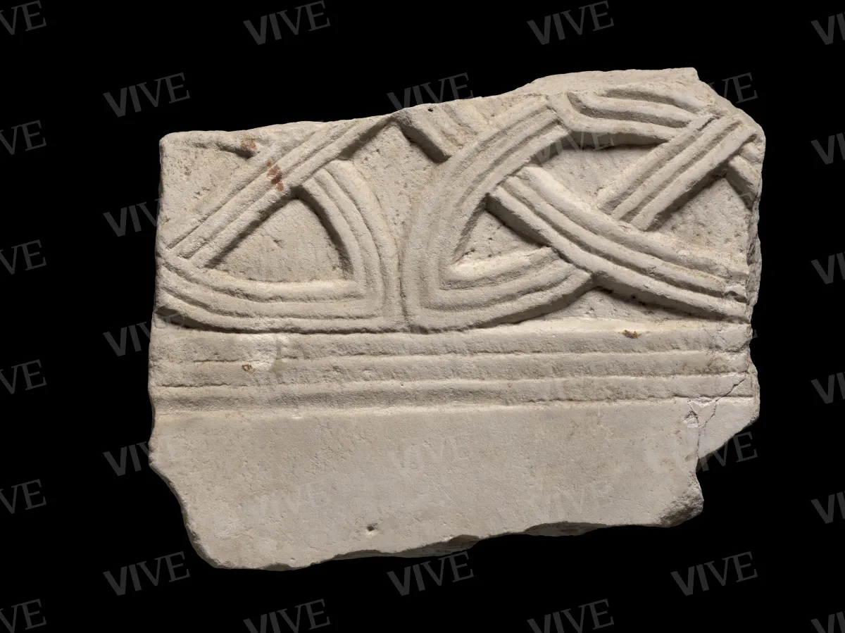 Frammento di pluteo bifronte con alberello e colonnine binate - ambito romano